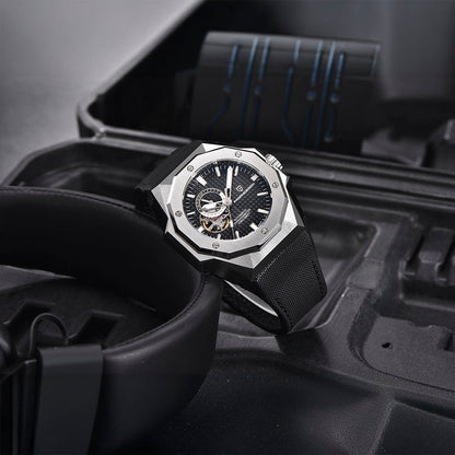 Design Armored Black and White